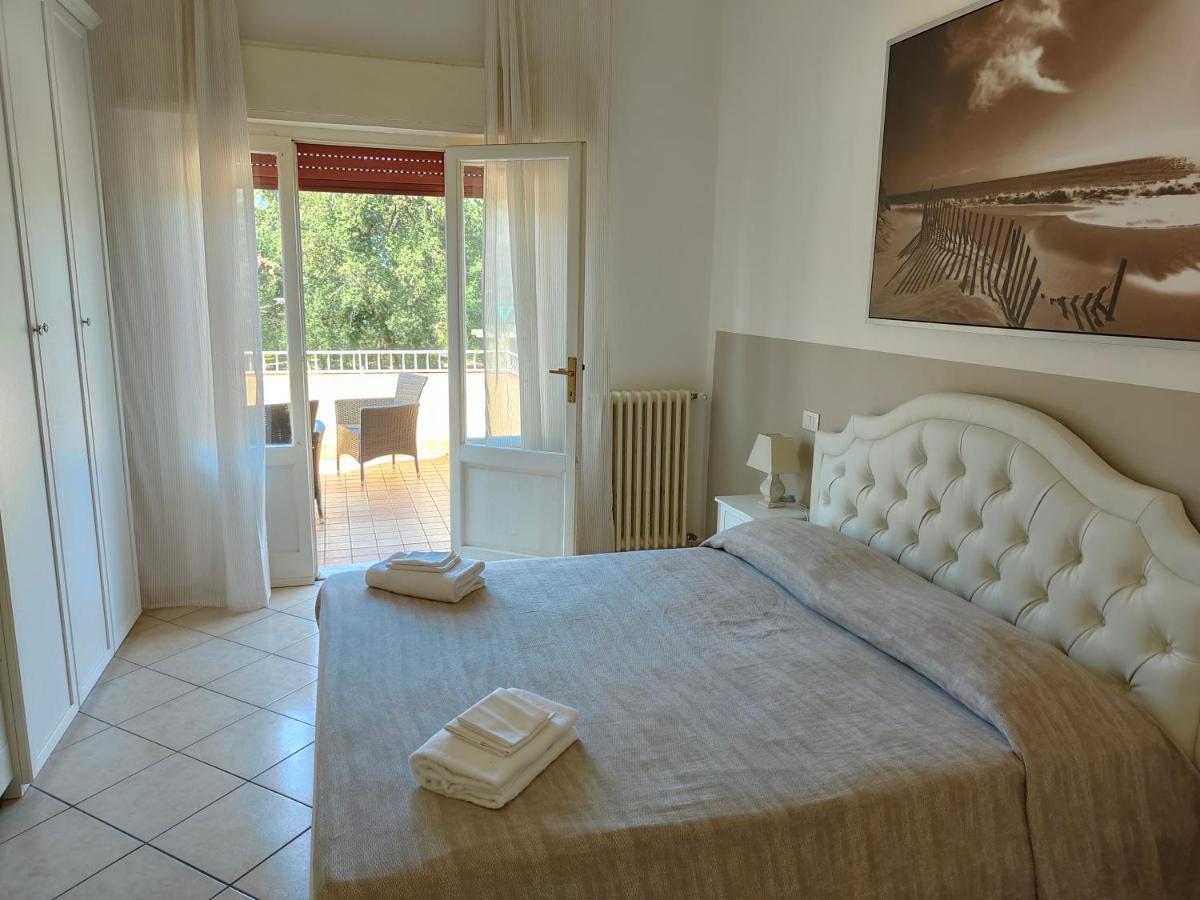 Residence Hotel Vittoria Tirrenia Buitenkant foto
