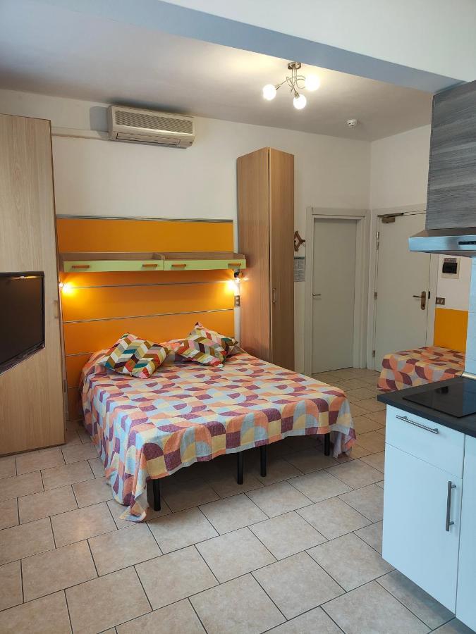 Residence Hotel Vittoria Tirrenia Buitenkant foto