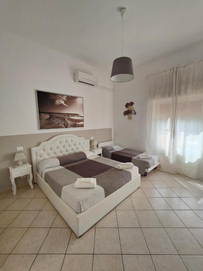 Residence Hotel Vittoria Tirrenia Buitenkant foto