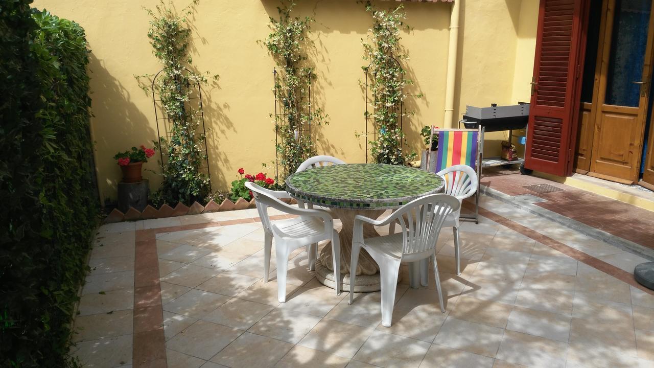 Residence Hotel Vittoria Tirrenia Buitenkant foto