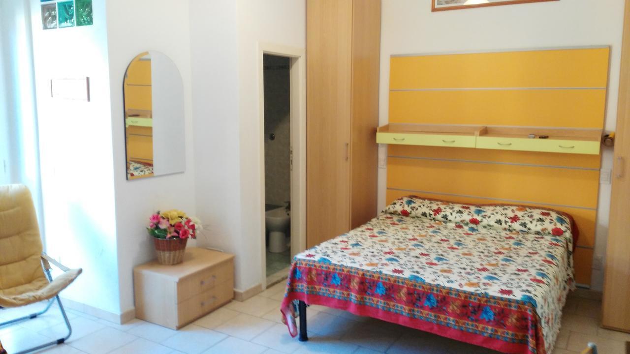 Residence Hotel Vittoria Tirrenia Buitenkant foto