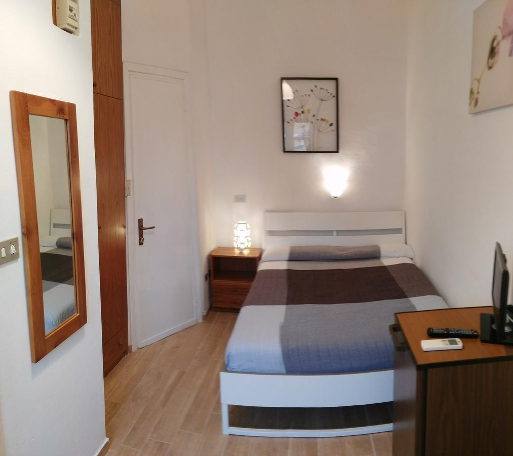 Residence Hotel Vittoria Tirrenia Buitenkant foto