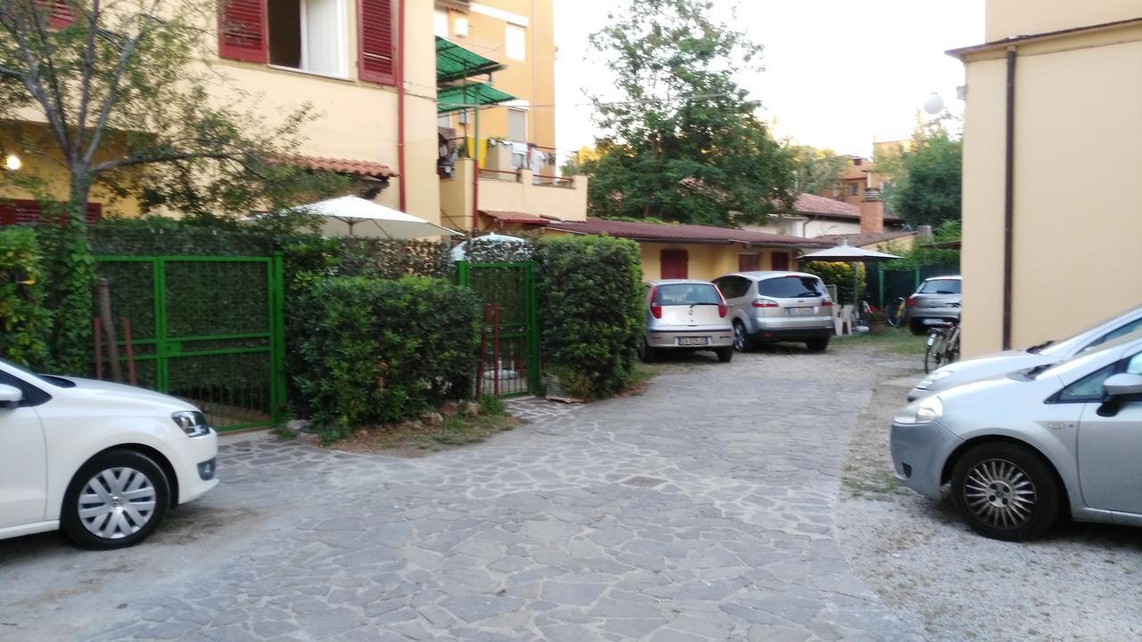 Residence Hotel Vittoria Tirrenia Buitenkant foto