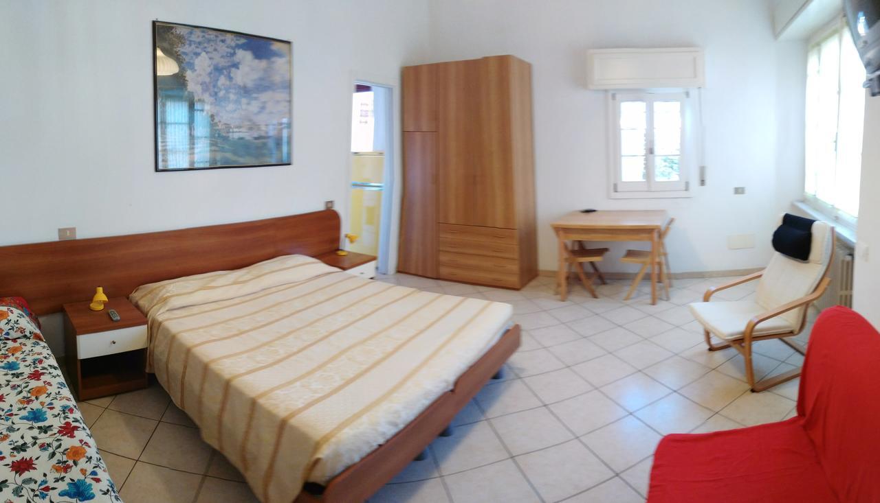 Residence Hotel Vittoria Tirrenia Buitenkant foto