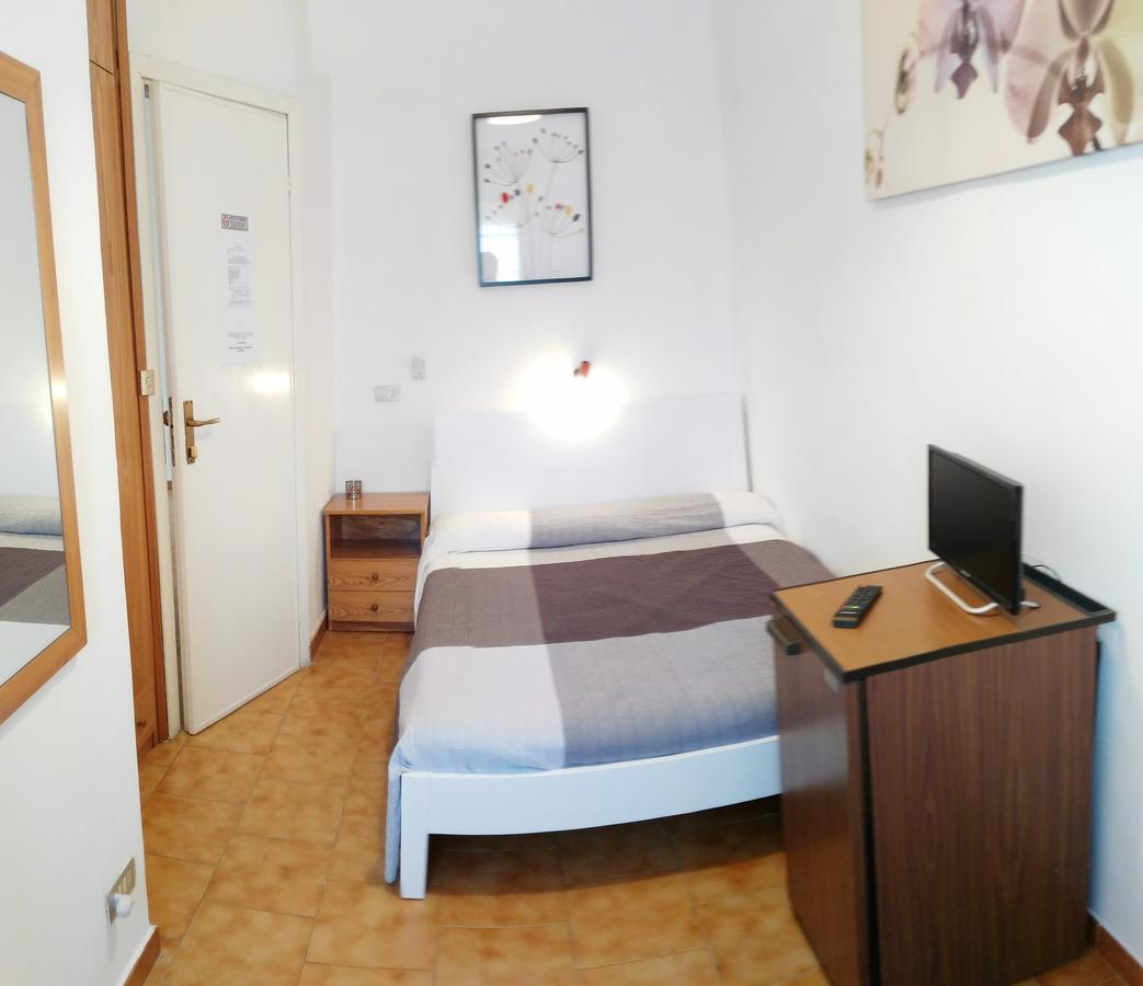 Residence Hotel Vittoria Tirrenia Buitenkant foto
