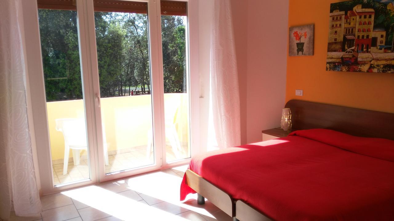 Residence Hotel Vittoria Tirrenia Buitenkant foto