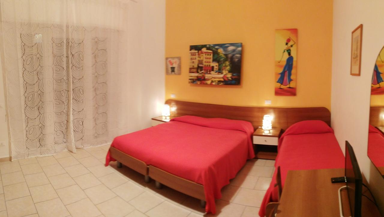 Residence Hotel Vittoria Tirrenia Buitenkant foto