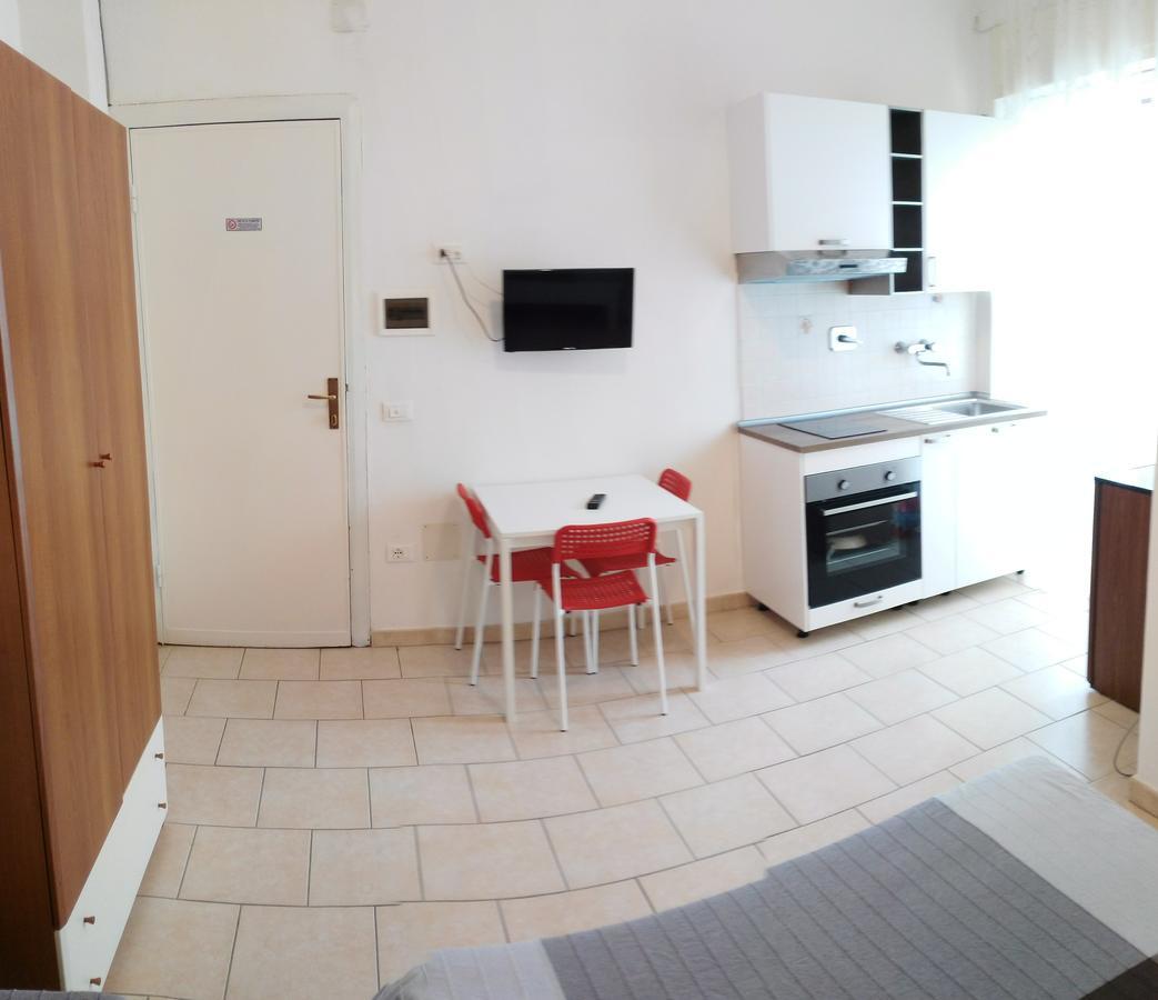 Residence Hotel Vittoria Tirrenia Buitenkant foto