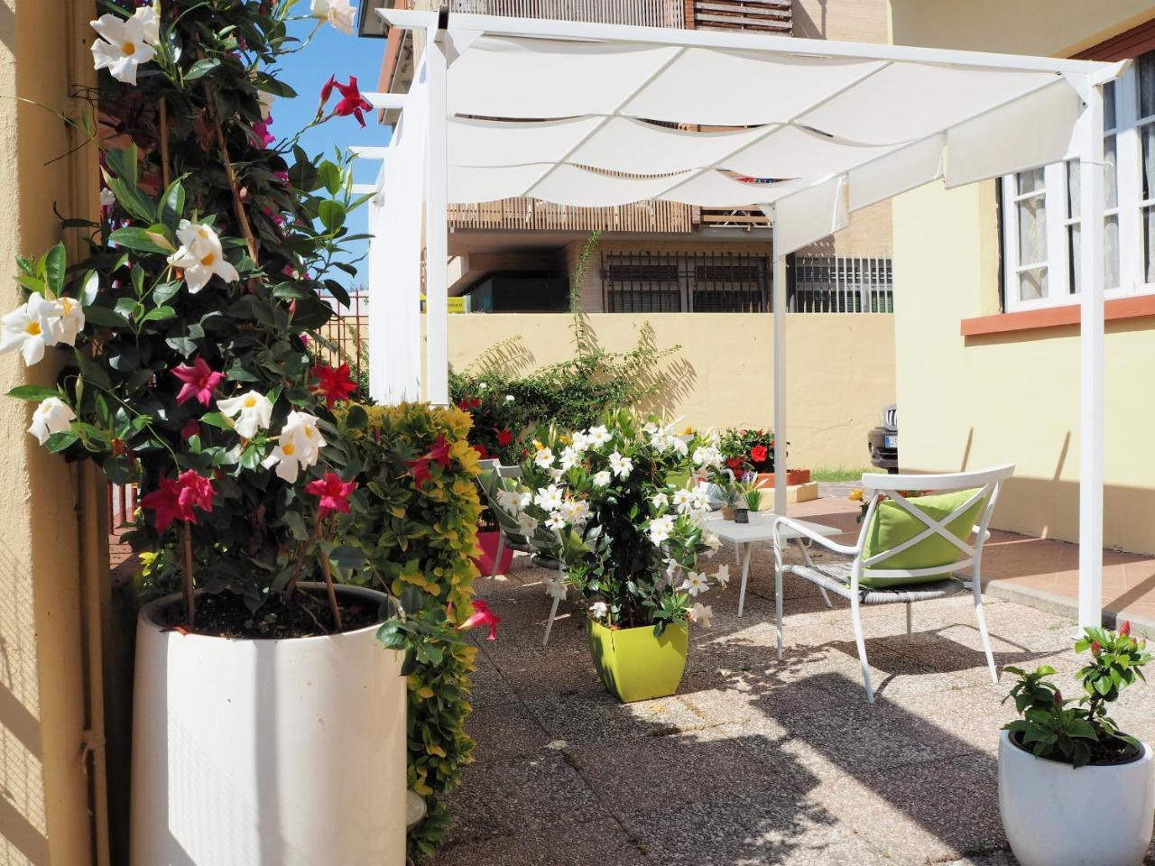 Residence Hotel Vittoria Tirrenia Buitenkant foto
