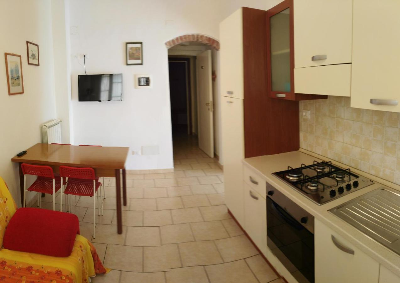 Residence Hotel Vittoria Tirrenia Buitenkant foto