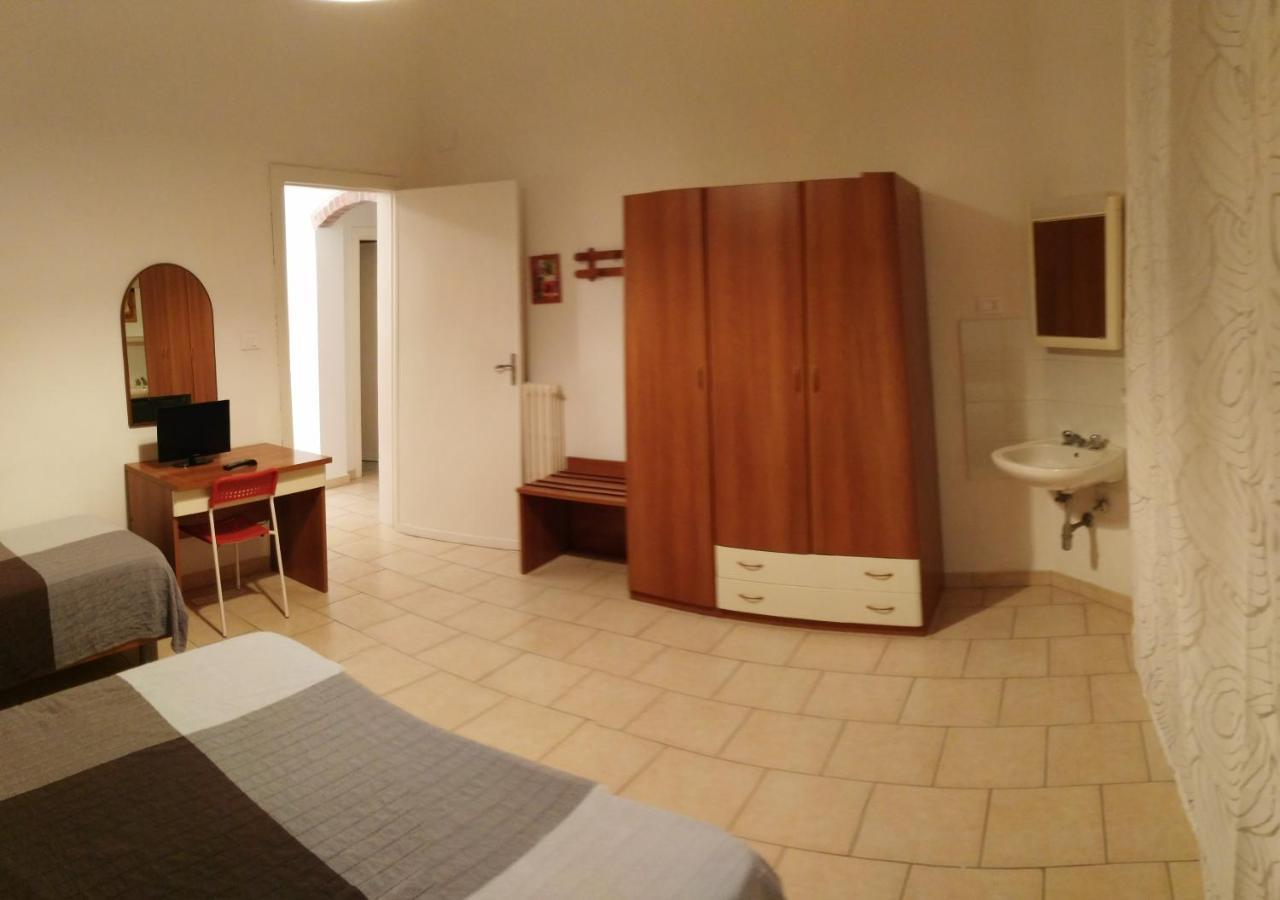 Residence Hotel Vittoria Tirrenia Buitenkant foto