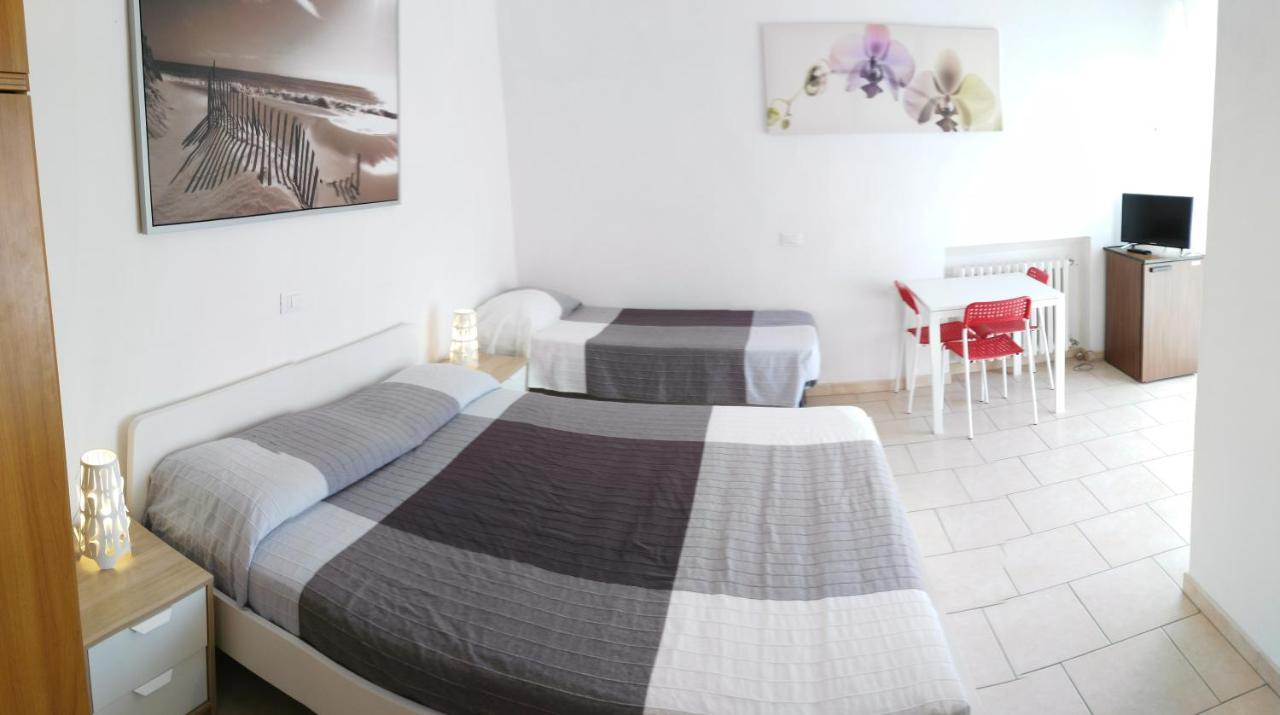 Residence Hotel Vittoria Tirrenia Buitenkant foto